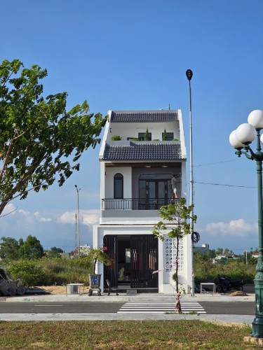 NHÀ ANH THỊNH & CHỊ OANH